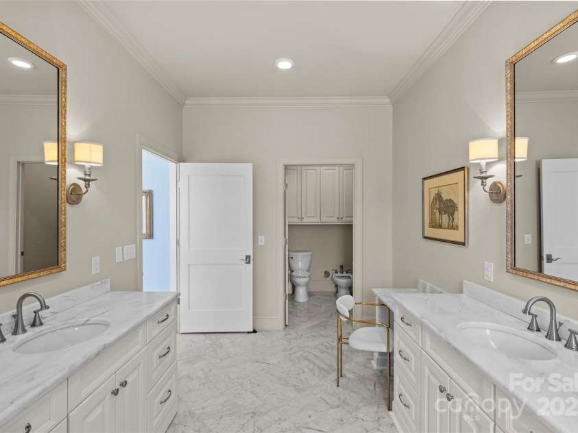2251 Selwyn Avenue, Charlotte, NC 28207.  MLS# CAR4227774, YatesRealty ID 9426. 