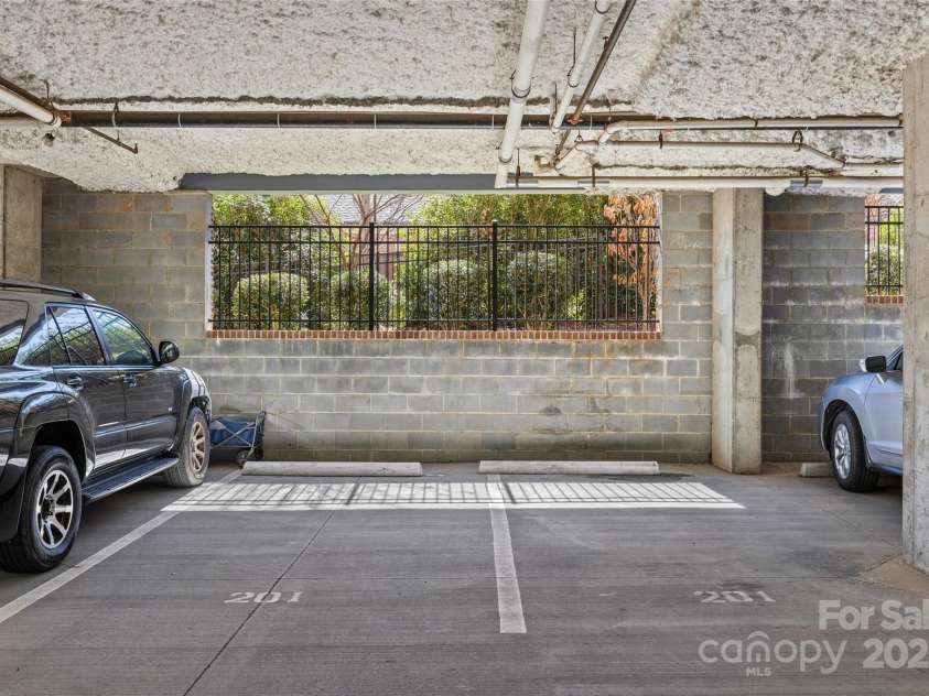 2251 Selwyn Avenue, Charlotte, NC 28207.  MLS# CAR4227774, YatesRealty ID 9426. 