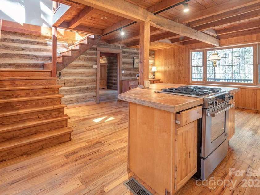 14 Woods Drive, Fairview, NC 28730.  MLS# CAR4223729, YatesRealty ID 9429. Kitchen with bay window.