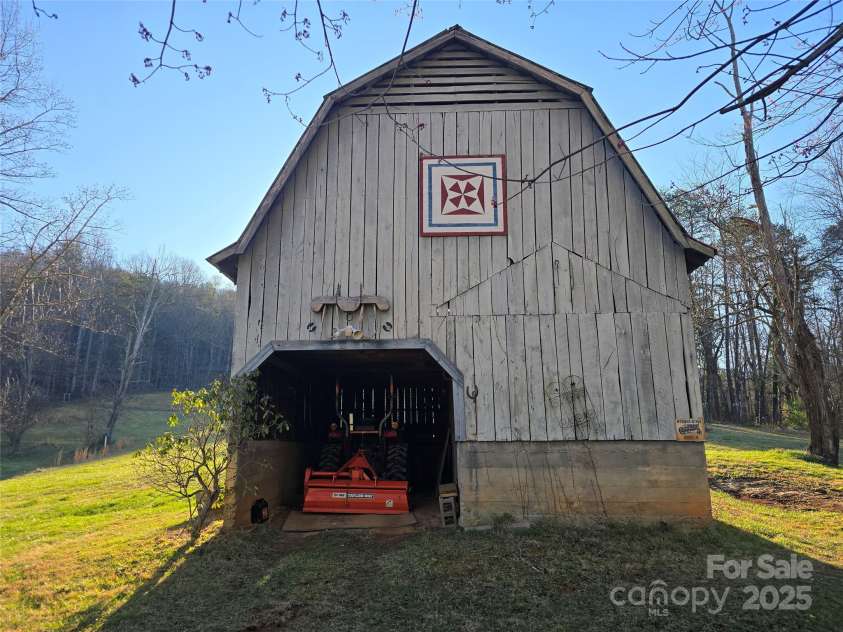14 Woods Drive, Fairview, NC 28730.  MLS# CAR4223729, YatesRealty ID 9429. Wonderful barn.
