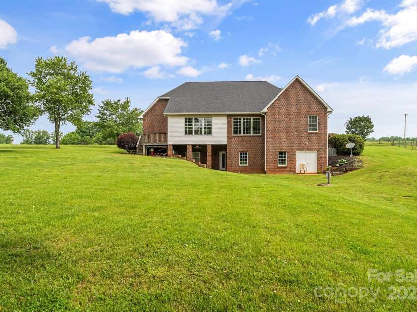 1825 Smyre Farm Road, Newton, NC 28658.  MLS# CAR4258103, YatesRealty ID 943. 