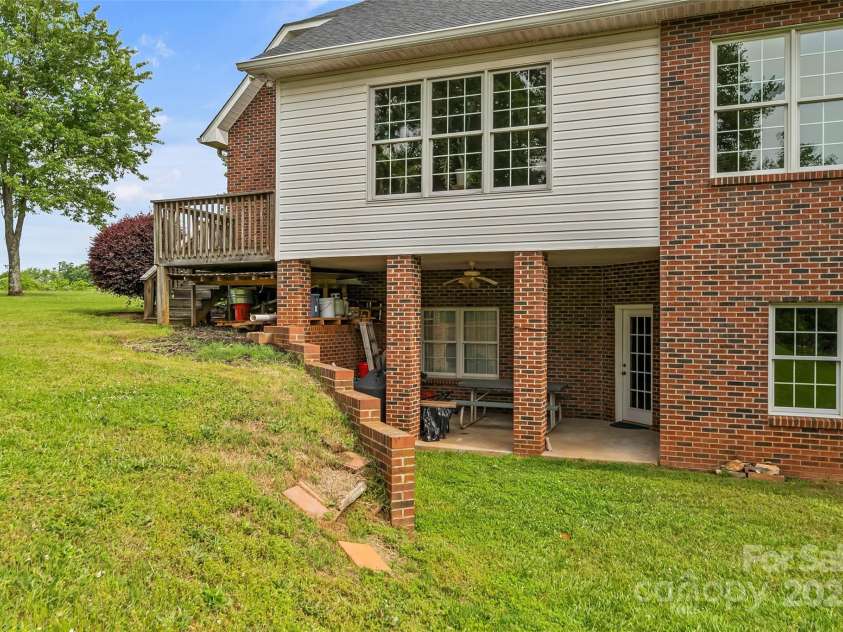 1825 Smyre Farm Road, Newton, NC 28658.  MLS# CAR4258103, YatesRealty ID 943. 