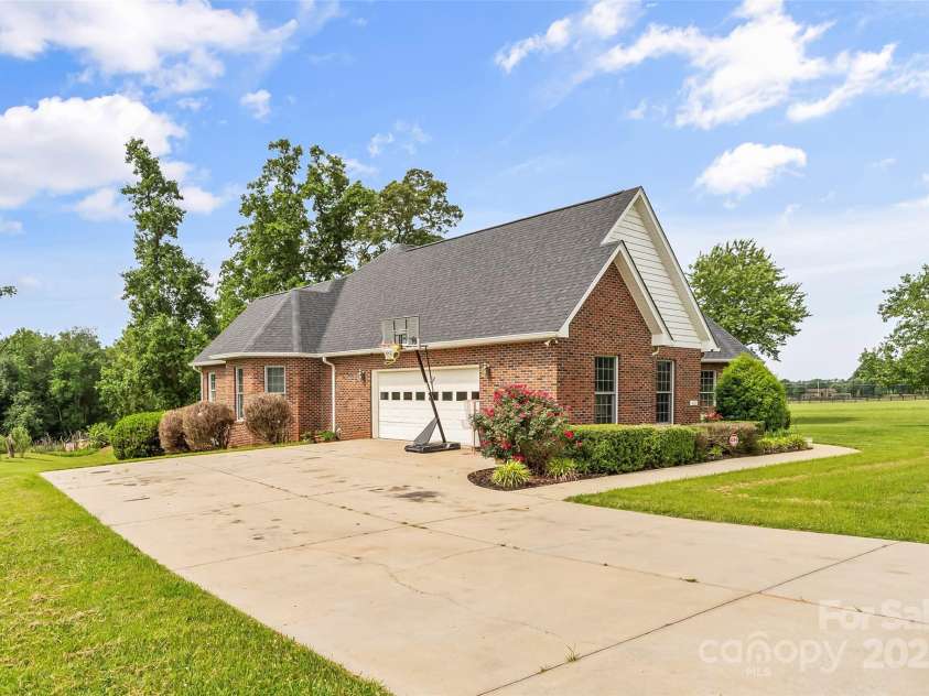 1825 Smyre Farm Road, Newton, NC 28658.  MLS# CAR4258103, YatesRealty ID 943. 