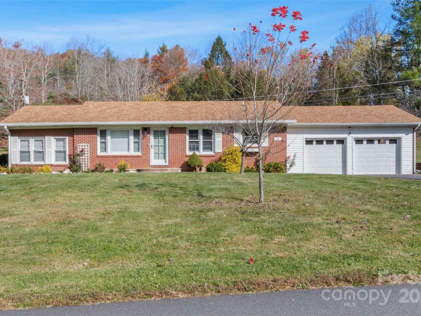 55 Cataberry Lane, Burnsville, NC 28714.  MLS# CAR4319951, YatesRealty ID 943. 
