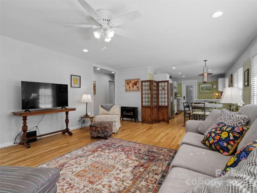 55 Cataberry Lane, Burnsville, NC 28714.  MLS# CAR4319951, YatesRealty ID 943. 