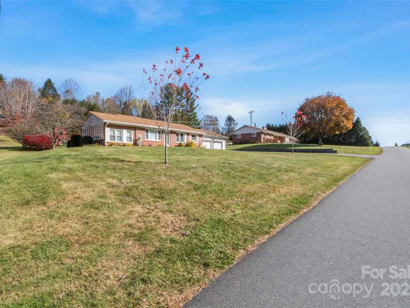 55 Cataberry Lane, Burnsville, NC 28714.  MLS# CAR4319951, YatesRealty ID 943. 