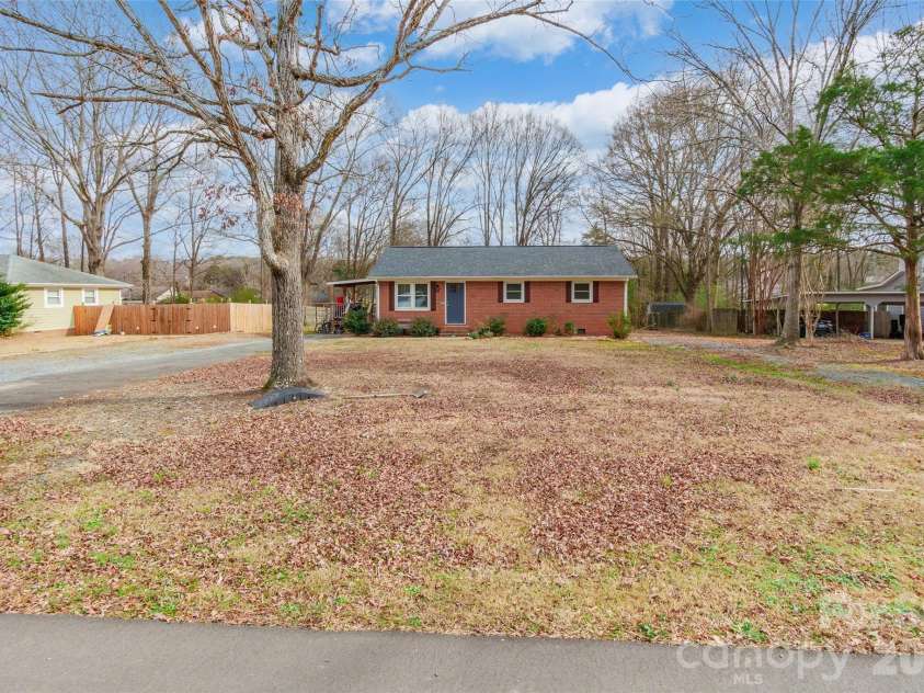 333 Kennerly Drive, Indian Trail, NC 28079.  MLS# CAR4340381, YatesRealty ID 9430. 