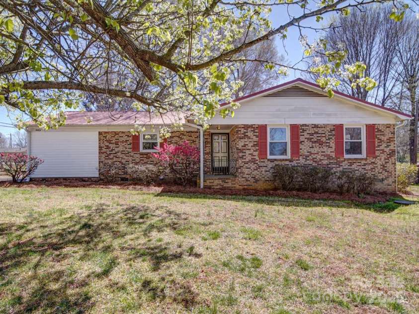 4401 Coachwood Lane, Gastonia, NC 28056.  MLS# CAR4234565, YatesRealty ID 9432. 