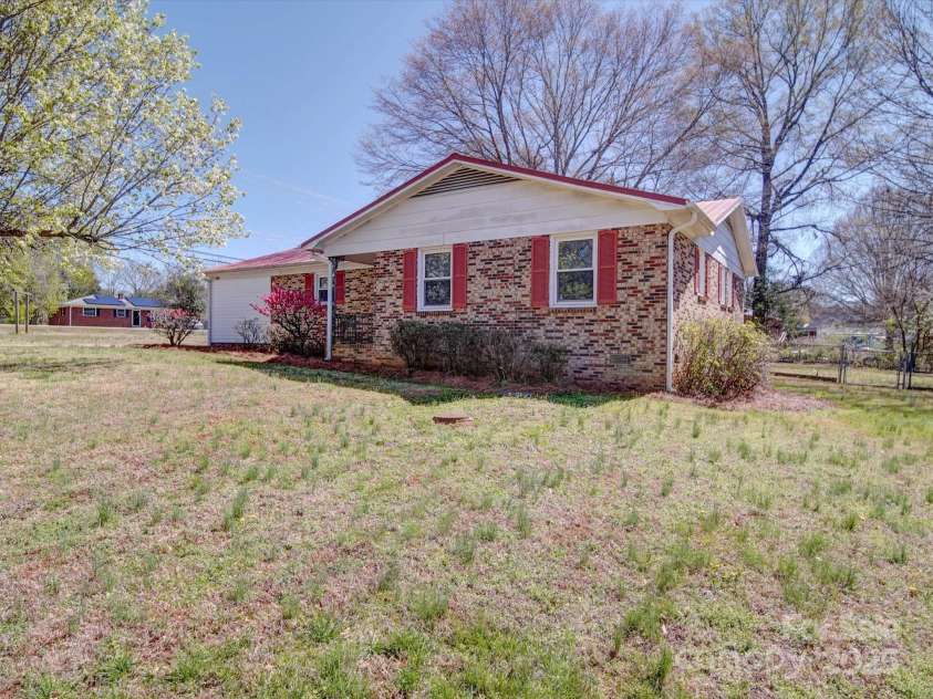 4401 Coachwood Lane, Gastonia, NC 28056.  MLS# CAR4234565, YatesRealty ID 9432. 