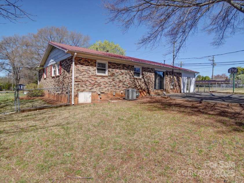4401 Coachwood Lane, Gastonia, NC 28056.  MLS# CAR4234565, YatesRealty ID 9432. 
