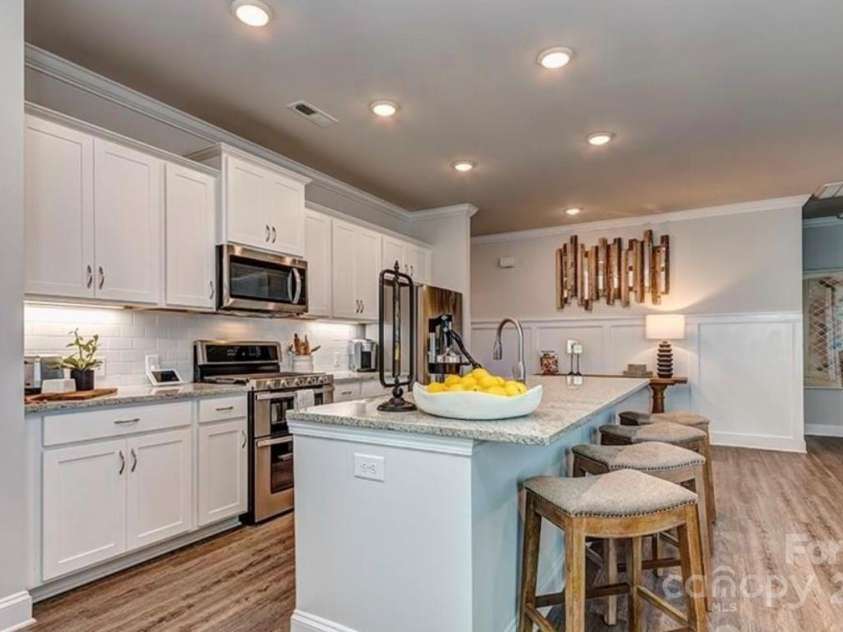 4505 Grove Manor Drive, Waxhaw, NC 28173.  MLS# CAR4303200, YatesRealty ID 9432. Kitchen