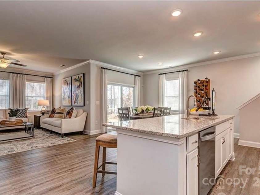 4505 Grove Manor Drive, Waxhaw, NC 28173.  MLS# CAR4303200, YatesRealty ID 9432. Kitchen