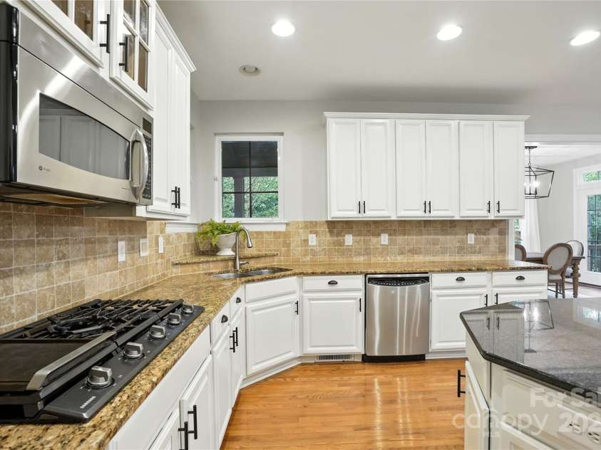 208 Woodwinds Drive, Mount Holly, NC 28120.  MLS# CAR4288550, YatesRealty ID 9433. Gas cook top