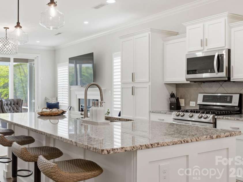30132 Turtle Point Court, Lancaster, SC 29720.  MLS# CAR4360066, YatesRealty ID 9433. Kitchen