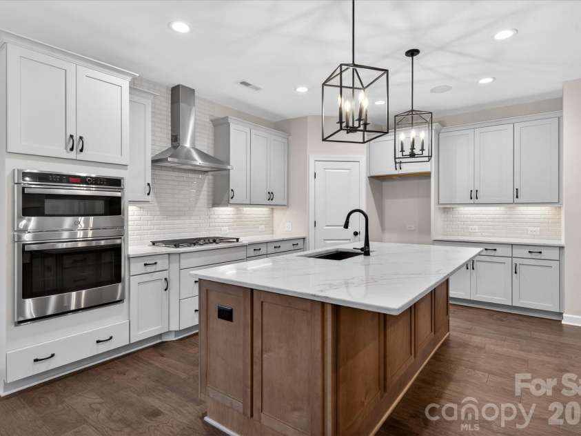 11020 Tyler Brook Lane, Mint Hill, NC 28227.  MLS# CAR4223643, YatesRealty ID 9434. Kitchen