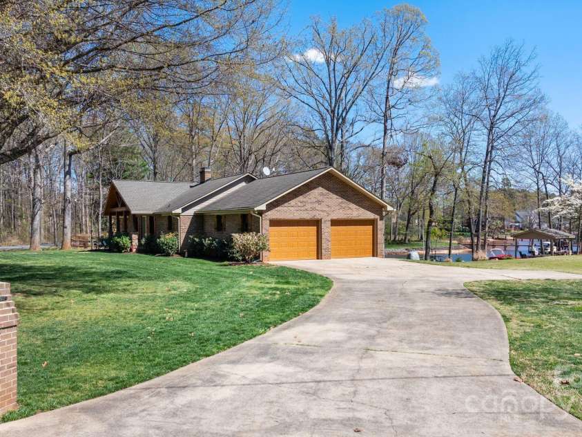 8194 Mallard Road, Denver, NC 28037.  MLS# CAR4241110, YatesRealty ID 9434. Driveway to two car Garage
