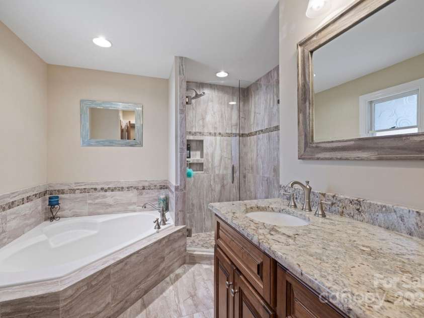 8194 Mallard Road, Denver, NC 28037.  MLS# CAR4241110, YatesRealty ID 9434. First Full Bath