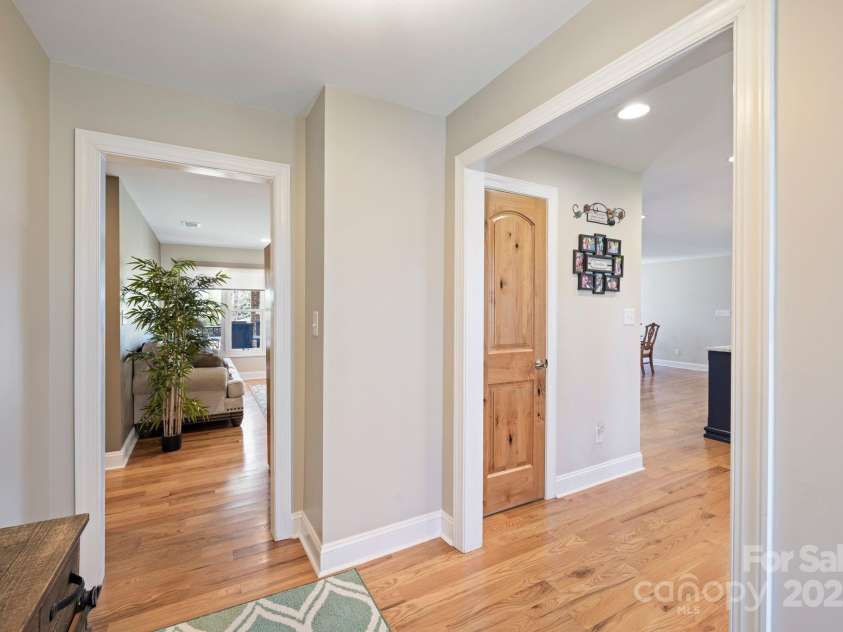 8194 Mallard Road, Denver, NC 28037.  MLS# CAR4241110, YatesRealty ID 9434. Front Foyer