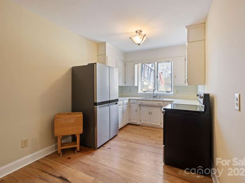 8194 Mallard Road, Denver, NC 28037.  MLS# CAR4241110, YatesRealty ID 9434. Full Basement Kitchen