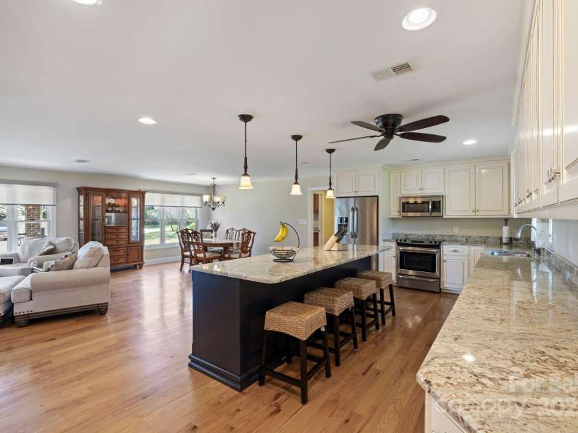 8194 Mallard Road, Denver, NC 28037.  MLS# CAR4241110, YatesRealty ID 9434. Gourmet Kitchen