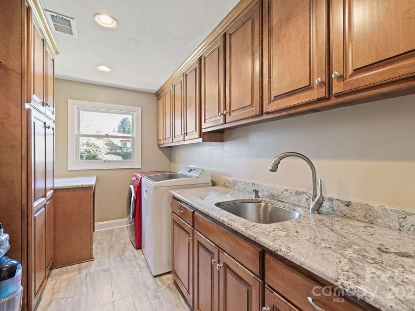 8194 Mallard Road, Denver, NC 28037.  MLS# CAR4241110, YatesRealty ID 9434. Laundry Room