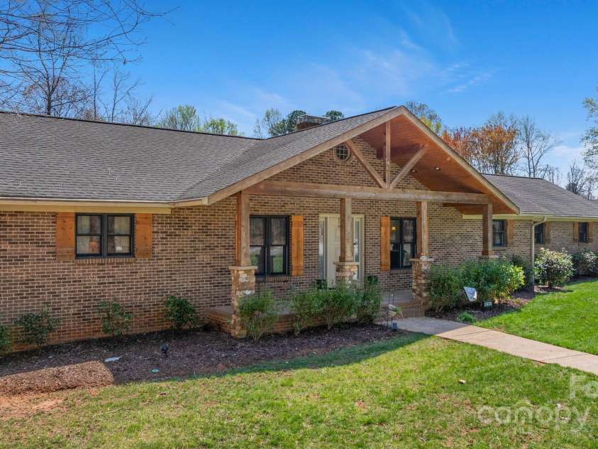 8194 Mallard Road, Denver, NC 28037.  MLS# CAR4241110, YatesRealty ID 9434. Left Corner Elevation