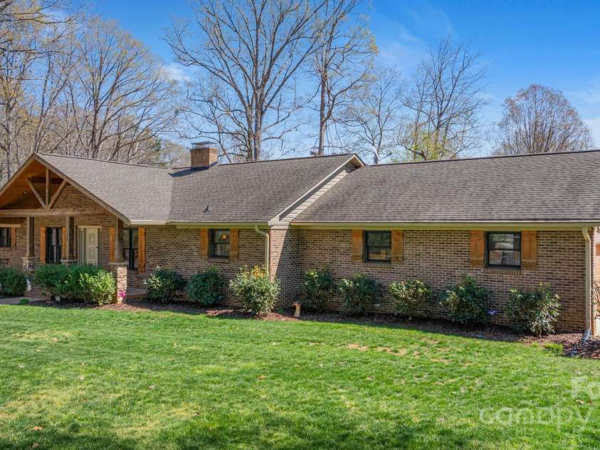 8194 Mallard Road, Denver, NC 28037.  MLS# CAR4241110, YatesRealty ID 9434. Right Corner Elevation