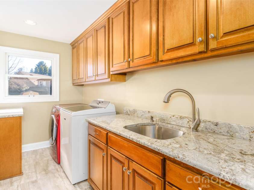 8194 Mallard Road, Denver, NC 28037.  MLS# CAR4337437, YatesRealty ID 9434. Main Floor Laundry