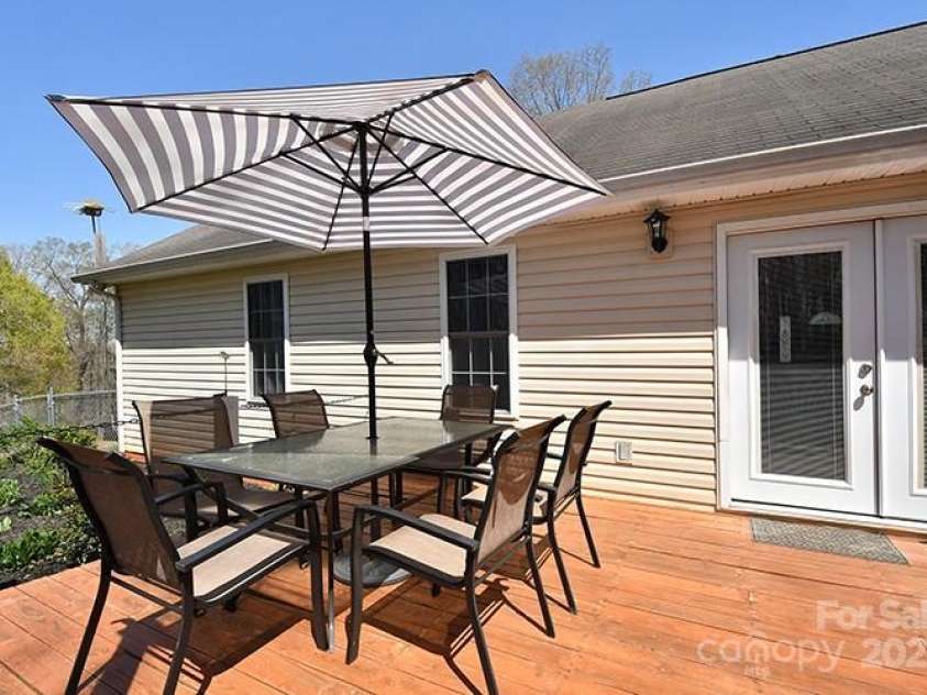 623 Roxboro Drive, Mount Gilead, NC 27306.  MLS# CAR4241281, YatesRealty ID 9435. 