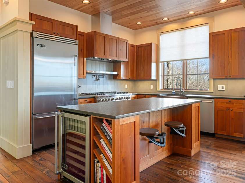 355 Doghobble Road, Lake Toxaway, NC 28747.  MLS# CAR4227971, YatesRealty ID 9436. 