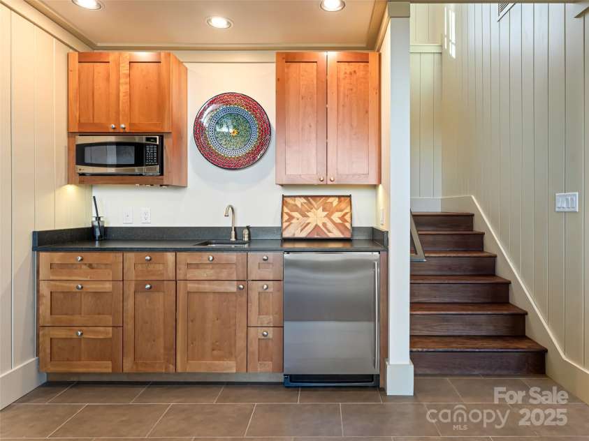 355 Doghobble Road, Lake Toxaway, NC 28747.  MLS# CAR4227971, YatesRealty ID 9436. 