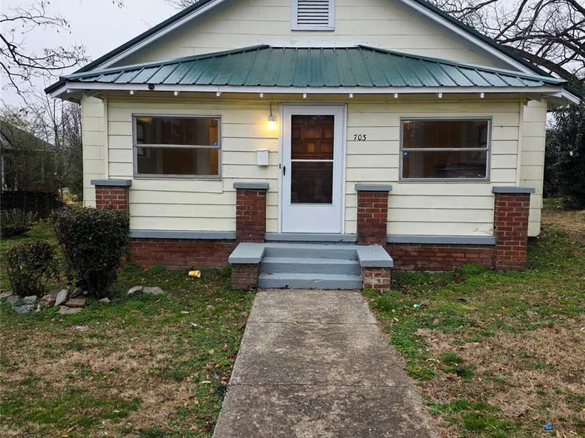 703 Buffalo Street, Shelby, NC 28150.  MLS# CAR4331617, YatesRealty ID 9437. Front Entrance