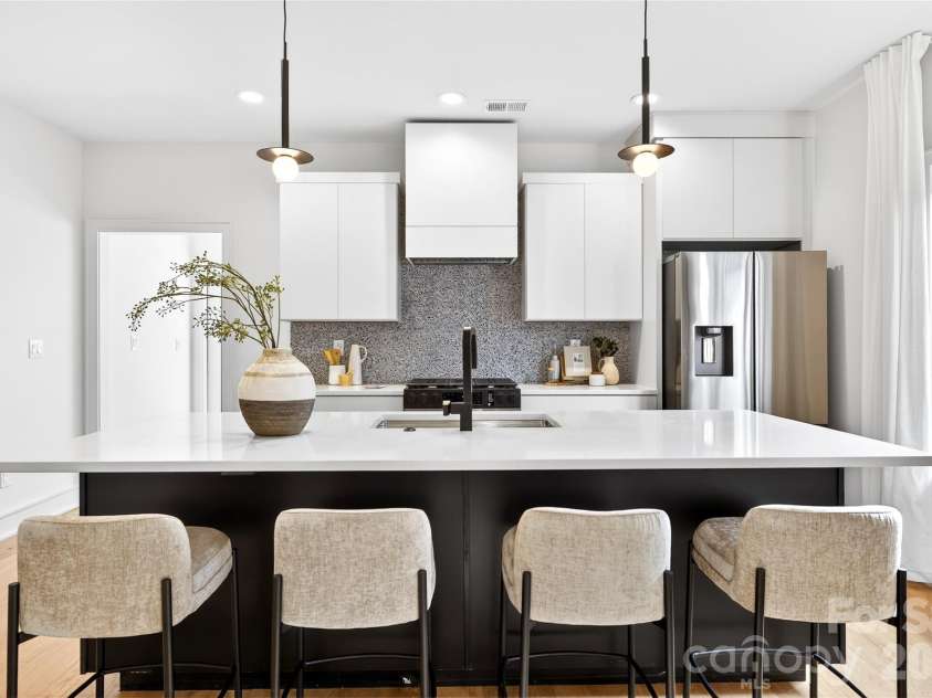 2711 Ruby Street, Charlotte, NC 28208.  MLS# CAR4338147, YatesRealty ID 9438. 