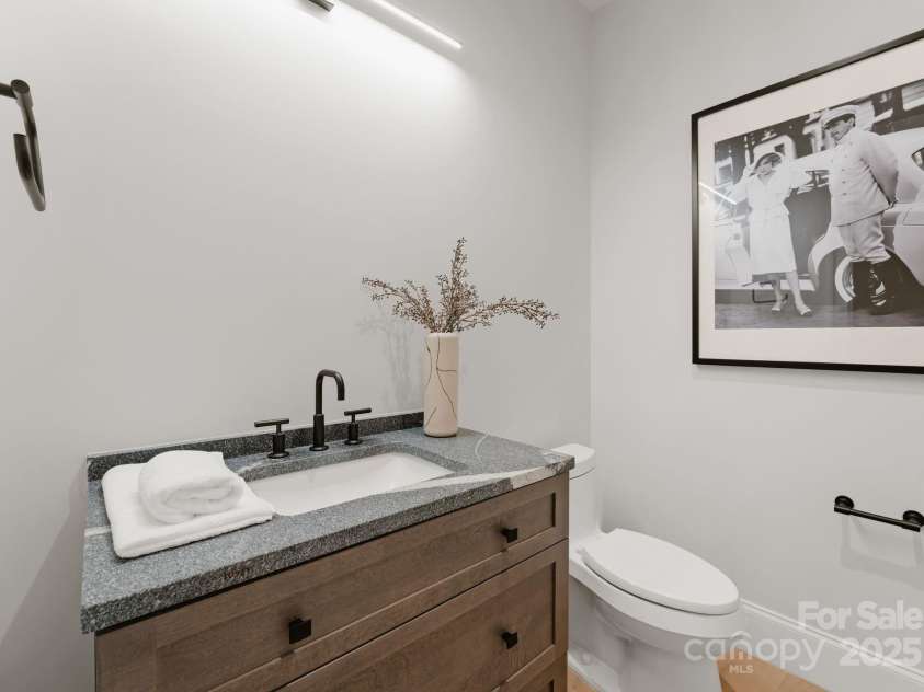 130 Cherokee Road, Charlotte, NC 28207.  MLS# CAR4125044, YatesRealty ID 944. 