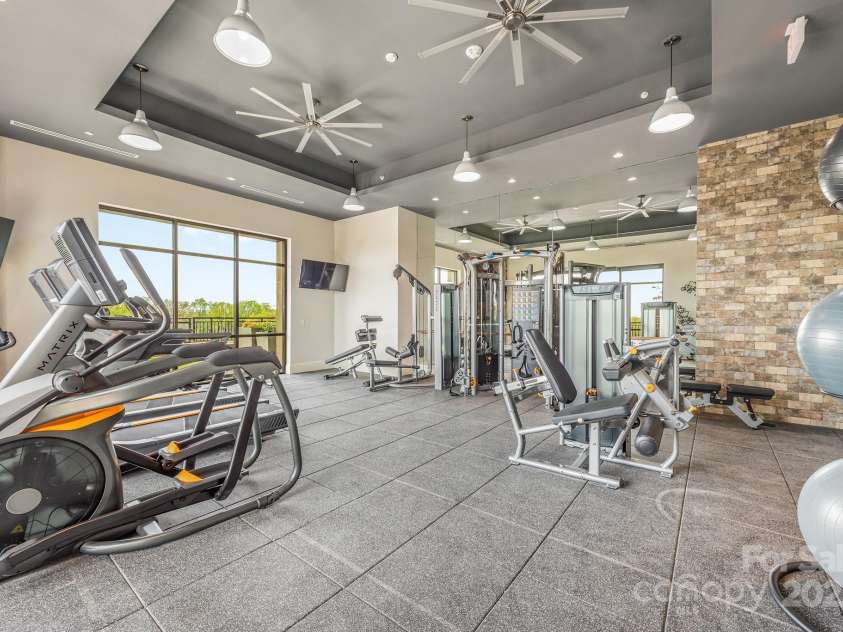 130 Cherokee Road, Charlotte, NC 28207.  MLS# CAR4125044, YatesRealty ID 944. 