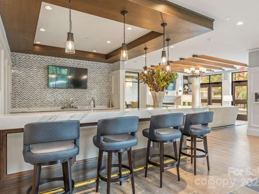 130 Cherokee Road, Charlotte, NC 28207.  MLS# CAR4125044, YatesRealty ID 944. Lobby gathering area