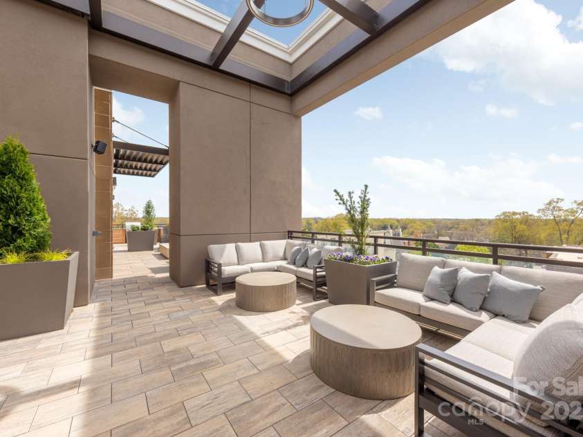 130 Cherokee Road, Charlotte, NC 28207.  MLS# CAR4125044, YatesRealty ID 944. Lounge at the highest point in Eastover