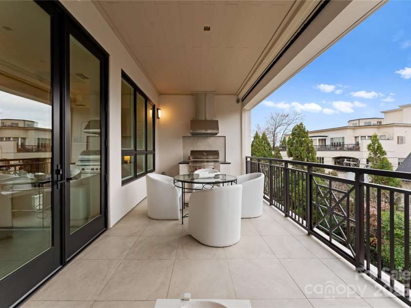 130 Cherokee Road, Charlotte, NC 28207.  MLS# CAR4214781, YatesRealty ID 944. 