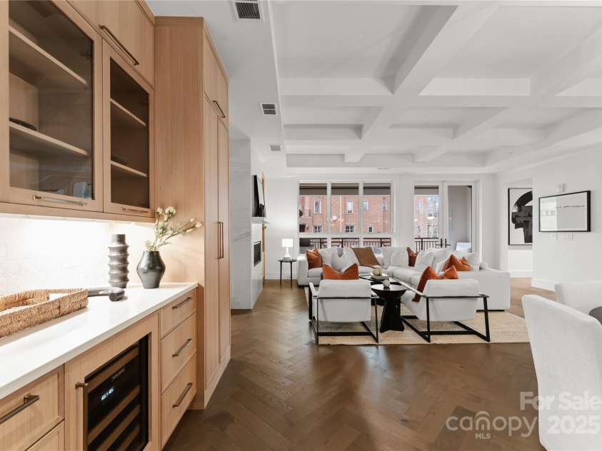 130 Cherokee Road, Charlotte, NC 28207.  MLS# CAR4214781, YatesRealty ID 944. 