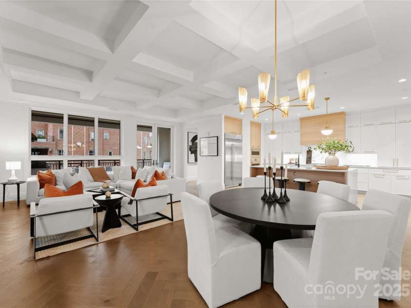 130 Cherokee Road, Charlotte, NC 28207.  MLS# CAR4214781, YatesRealty ID 944. 