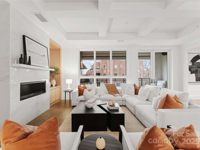 130 Cherokee Road, Charlotte, NC 28207.  MLS# CAR4214781, YatesRealty ID 944. 