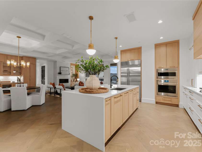 130 Cherokee Road, Charlotte, NC 28207.  MLS# CAR4214781, YatesRealty ID 944. 