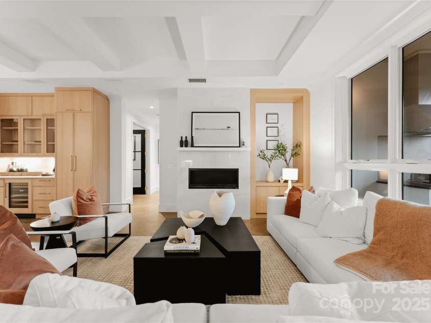 130 Cherokee Road, Charlotte, NC 28207.  MLS# CAR4214781, YatesRealty ID 944. 