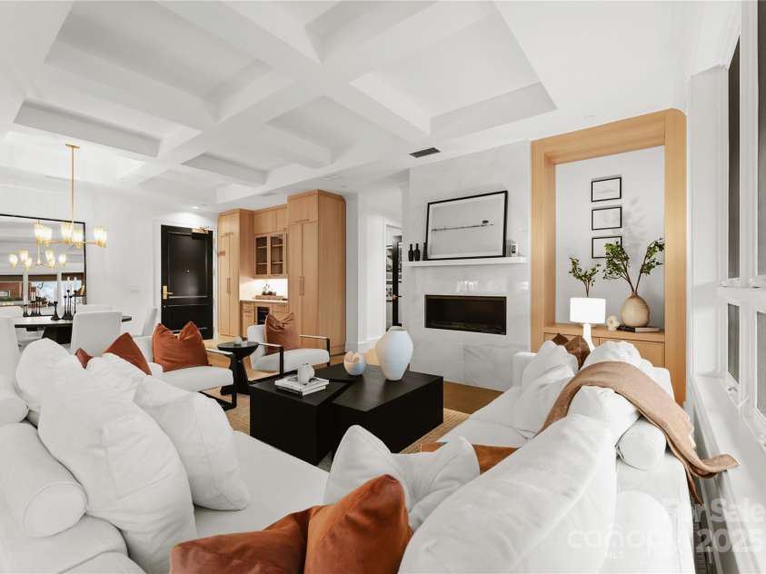 130 Cherokee Road, Charlotte, NC 28207.  MLS# CAR4214781, YatesRealty ID 944. 