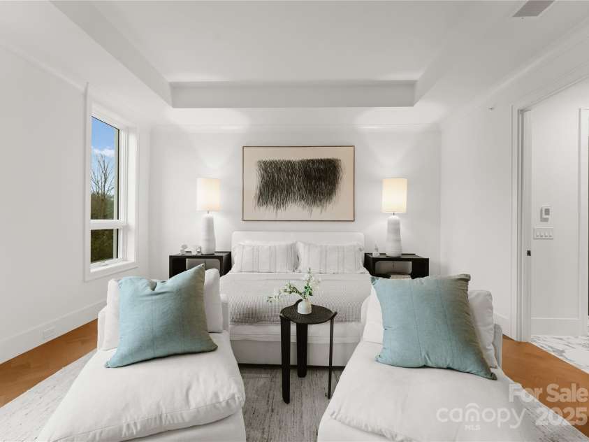 130 Cherokee Road, Charlotte, NC 28207.  MLS# CAR4214781, YatesRealty ID 944. 