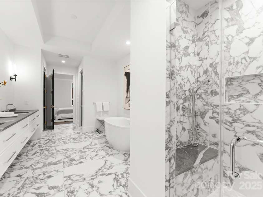 130 Cherokee Road, Charlotte, NC 28207.  MLS# CAR4214781, YatesRealty ID 944. 