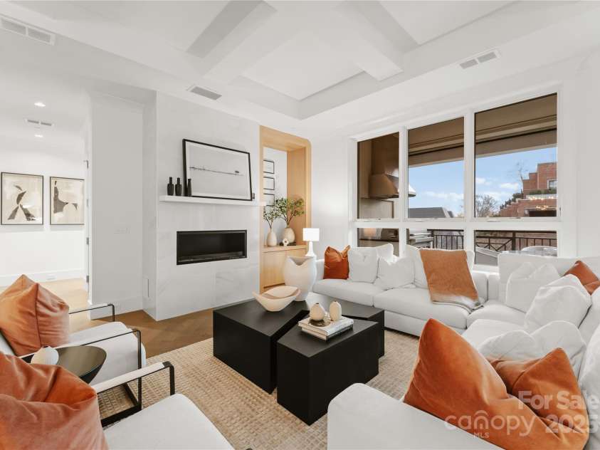 130 Cherokee Road, Charlotte, NC 28207.  MLS# CAR4214781, YatesRealty ID 944. 