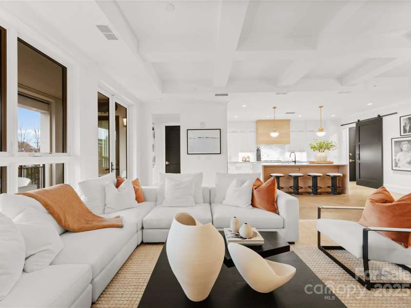 130 Cherokee Road, Charlotte, NC 28207.  MLS# CAR4214781, YatesRealty ID 944. 