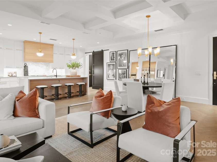 130 Cherokee Road, Charlotte, NC 28207.  MLS# CAR4214781, YatesRealty ID 944. 