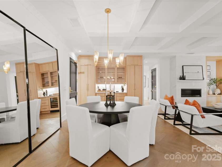 130 Cherokee Road, Charlotte, NC 28207.  MLS# CAR4214781, YatesRealty ID 944. 